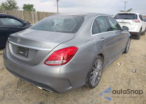 2015 Mercedes-Benz C 300 Sport 4Matic z USA, uszkodzony, nr VIN 55SWF4KB1FU022063